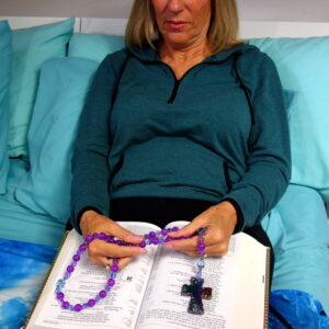Woman using Protestant Ppayer beads