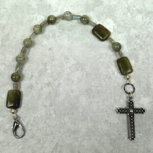 Labradorite Protestant chaplet bracelet with Labradorite beads and double-sided embossed pewter cross